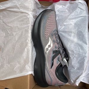 NWT Saucony Ride 15 Running shoes
